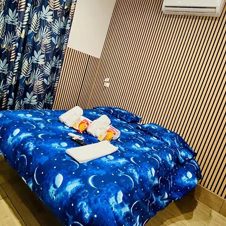 Independent Int-e With Bathroom And Break Corner *