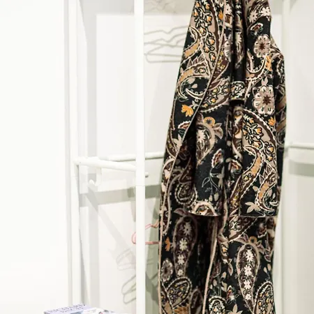 Independent Int-e With Bathroom And Break Corner Rom